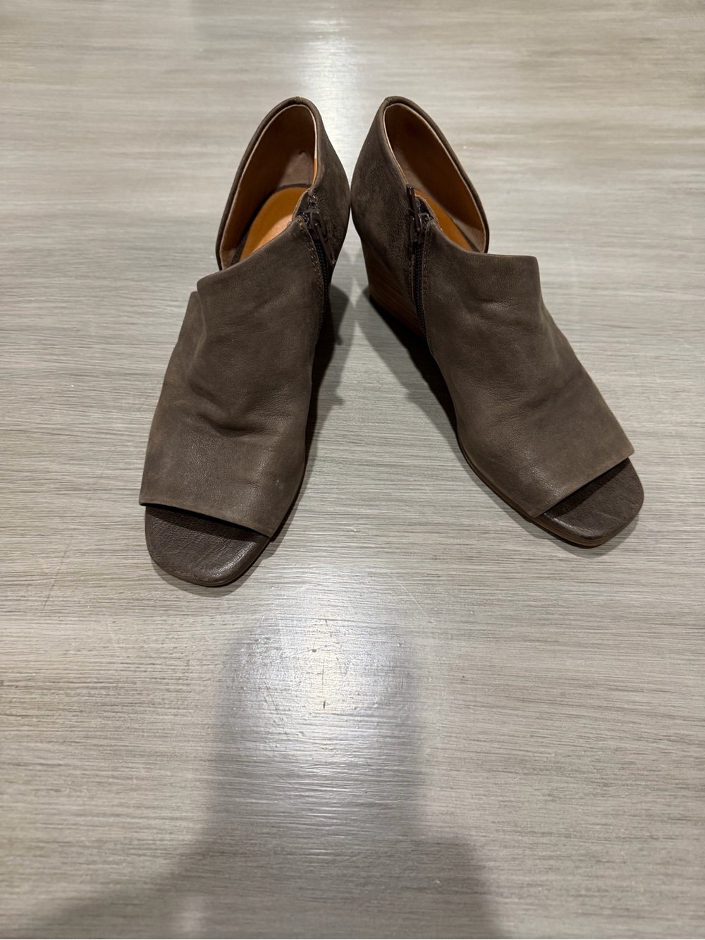 LUCKY BRAND Women’s Taupe Peep-Toe Leather Wedge Booties